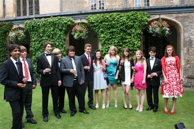 618x404 pixels (82K)